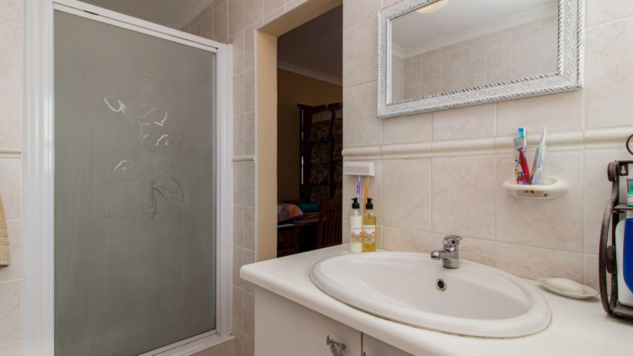 4 Bedroom Property for Sale in De Kelders Western Cape